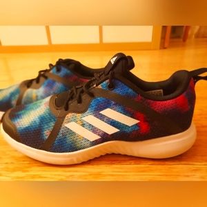 Adidas Unisex sneakers big boys size 5 1/2